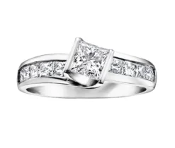 BAGUE EN OR BLANC SERTIE DE DIAMANTS PRINCESSES