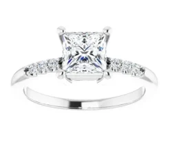 BAGUE EN OR 14K BLANC SERTIE DpiUN DIAMANT DE LABORATOIRE PRINCESSE ET DE DIAMANTS DE LABORATOIRES