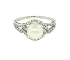 BAGUE EN OR 10K BLANC SERTIE DpiUNE PERLE DpiEAU DOUCE ET DE CUBIQUES ZIRCONIAS