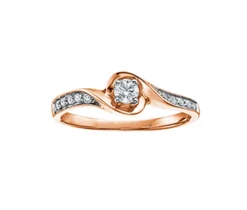 BAGUE EN OR 10K SERTIE DpiUN DIAMANT CANADIEN ET DE DIAMANTS