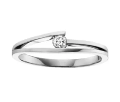 BAGUE EN OR 10K SERTIE DpiUN DIAMANT CANADIEN