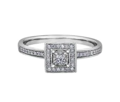 BAGUE EN OR SERTIE DpiUN DIAMANT CANADIEN ET DE DIAMANTS