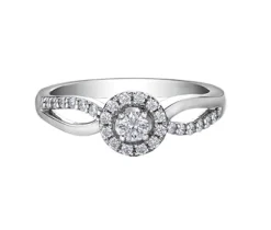 BAGUE EN OR SERTIE DpiUN DIAMANT CANADIEN ET DE DIAMANTS