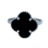 BAGUE TRÈFLE EN OR BLANC SERTI DE NACRE DE PERLE OU DpiONYX