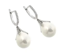 BOUCLES EN ARGENT RHODIÉ SERTIES DE PERLES SYNTHÉTIQUES ET DE CUBIQUES ZIRCONIAS
