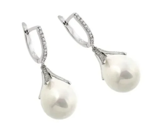BOUCLES EN ARGENT RHODIÉ SERTIES DE PERLES SYNTHÉTIQUES ET DE CUBIQUES ZIRCONIAS