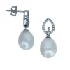 BOUCLES EN OR BLANC SERTIES DE PERLES DpiEAU DOUCE ET DE DIAMANTS