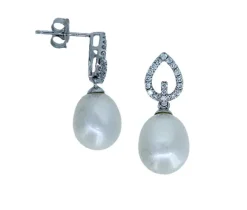 BOUCLES EN OR BLANC SERTIES DE PERLES DpiEAU DOUCE ET DE DIAMANTS
