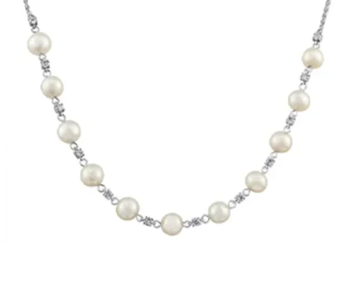 COLLIER EN OR 14K BLANC SERTI DE PERLES DpiEAU DOUCE ET DE DIAMANTS CANADIENS