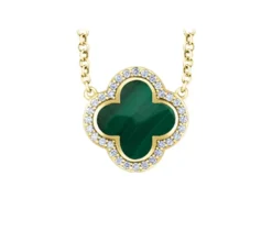 COLLIER EN OR ORNÉ DpiUN TRÈFLE SERTI DE MALACHITE ET DE DIAMANTS