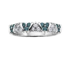 JONC EN OR BLANC SERTI DE DIAMANTS BLEUS ET BLANCS