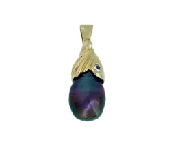 PENDENTIF EN OR SERTI DpiUNE PERLE DE TAHITI ET DpiUN DIAMANT