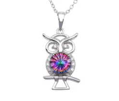 PENDENTIF HIBOU EN ARGENT RHODIÉ SERTI DpiUN TOPAZE MYSTIQUE SYNTHÉTIQUE ET DE CUBIQUES ZIRCONIAS